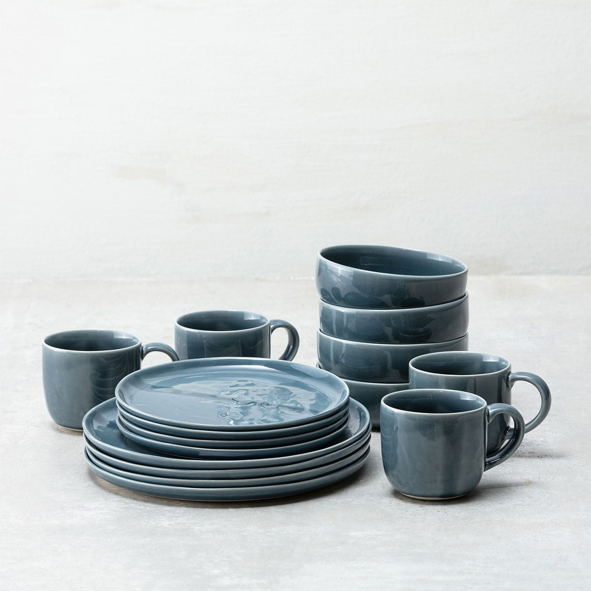 Nosse Svelte 16-Piece Dinnerware Set