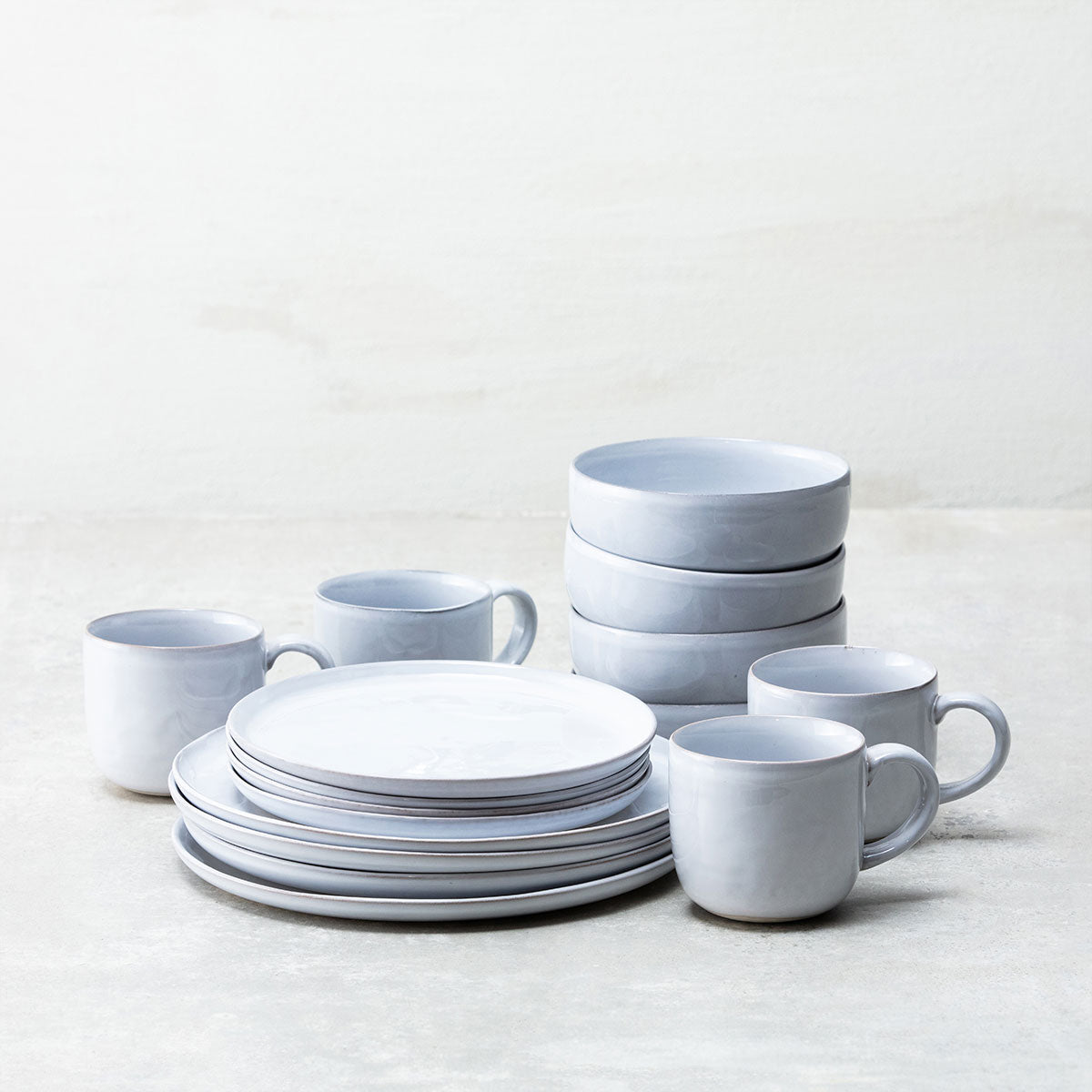 Nosse Svelte 16-Piece Dinnerware Set